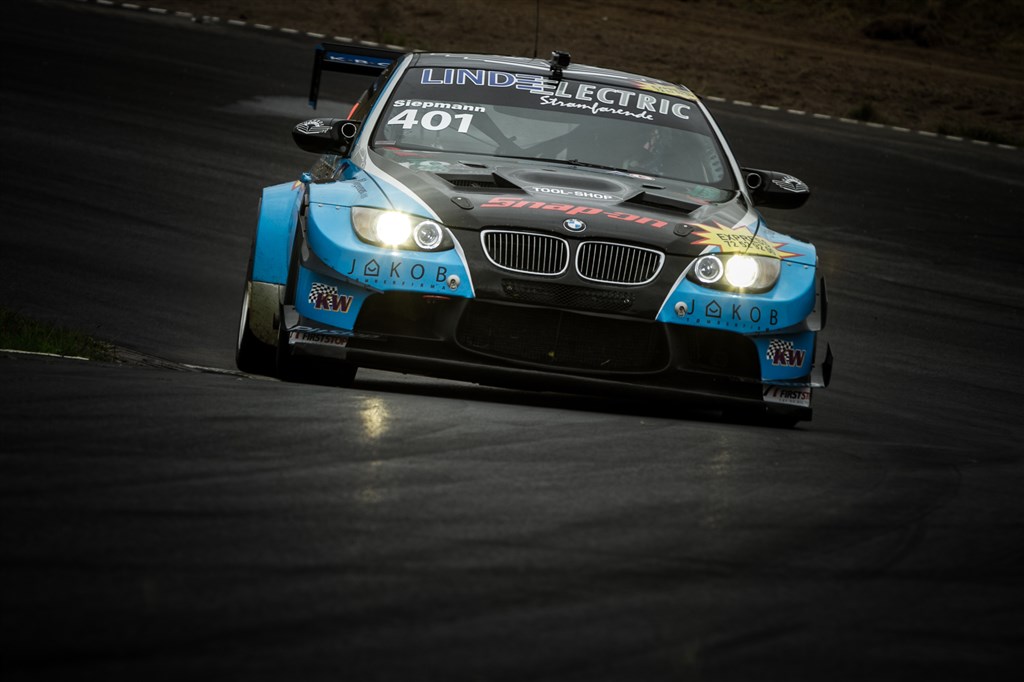 Den fragtmandsblå BMW skal arbejde hårdt ved Grand Prix Danmark.
(Foto: Motorsporten.dk)